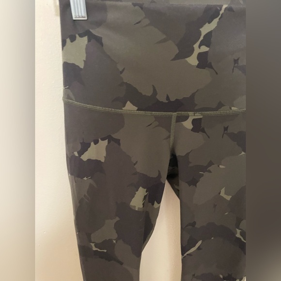 ✨Lululemon Align High Rise Crop Leggings Size 6 - Picture 3 of 7